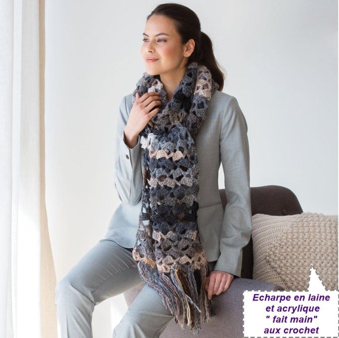 Echarpe femme tricotée à la main en laine